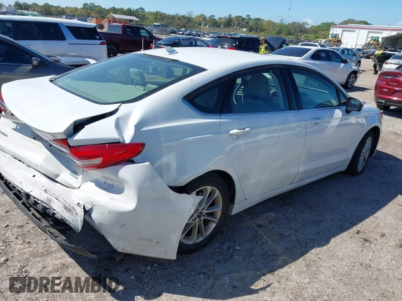 2020 Ford Fusion SE with VIN 3FA6P0HDXLR104549, listed as a IAAI auction lot 41790043 with 31,368 mi miles. Bid and sale history available at carsss.com. Image 4.