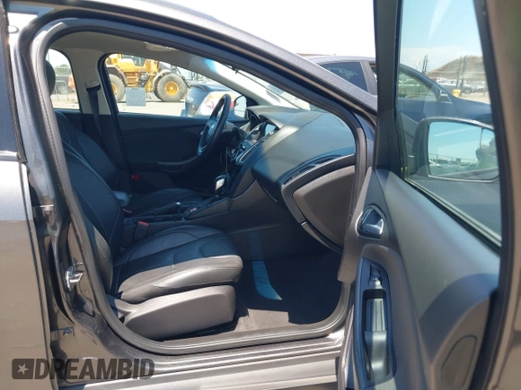 2016 Ford Focus SE z VIN 1FADP3F25GL329217, wystawiony jako IAAI lot #42461772 z przebiegiem 85 070 mil mil oraz . Historia ofert i sprzedaży dostępna na DreamBid. Obrazek 5.