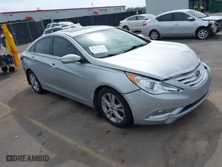 2013 Hyundai Sonata SE with VIN 5NPEC4AC0DH744204, listed as a IAAI auction lot 41791192 with 199,276 mi miles. Bid and sale history available at carsss.com. Image 1.