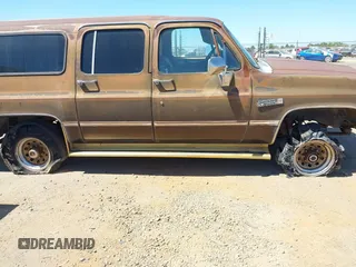 1986 GMC Suburban z VIN 1G5GK26M5GF524029, wystawiony jako IAAI lot #42336202 z przebiegiem 88 623 mil mil oraz . Historia ofert i sprzedaży dostępna na DreamBid. Obrazek 6.