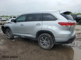 2019 Toyota Highlander SE with VIN 5TDKZRFH0KS559919, listed as a Copart auction lot 48600165 with 48,384 mi miles and Salvage Title. Bid and sale history available at carsss.com. Image 3.