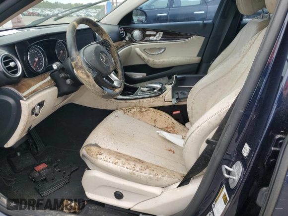 2017 Mercedes-Benz E 300 Luxury z VIN WDDZF4KB3HA076755, wystawiony jako Copart lot #56703125 z przebiegiem Nie podano mil oraz Czysty tytuł • Clean title. Historia ofert i sprzedaży dostępna na DreamBid. Obrazek 7.