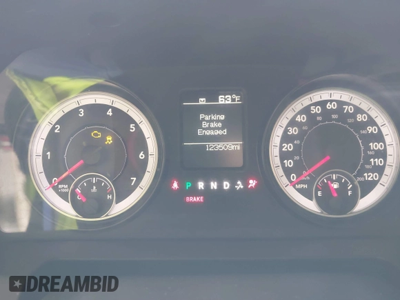 2015 Ram 1500 Express z VIN 1C6RR7KT3FS611030, wystawiony jako IAAI lot #41849847 z przebiegiem 123 509 mil mil oraz . Historia ofert i sprzedaży dostępna na DreamBid. Obrazek 7.