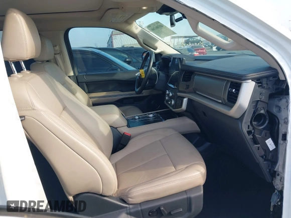 2024 Ford Expedition Max XLT with VIN 1FMJK1J87REA15468, listed as a IAAI auction lot 40586166 with 27,440 mi miles and . Bid and sale history available at DreamBid. Image 5.