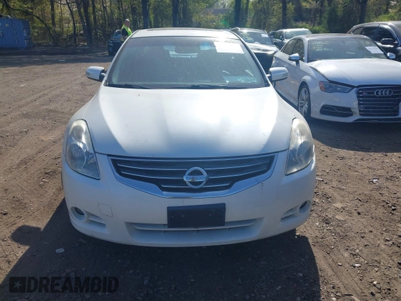 2010 Nissan Altima 3.5 SR with VIN 1N4BL2AP7AN462833, listed as a IAAI auction lot 42125463 with 142,180 mi miles. Bid and sale history available at carsss.com. Image 6.