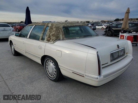 1999 Cadillac DeVille z VIN 1G6KD54Y8XU790082, wystawiony jako Copart lot #87709165 z przebiegiem 112 485 mil mil oraz Czysty tytuł • Clean title. Historia ofert i sprzedaży dostępna na DreamBid. Obrazek 2.