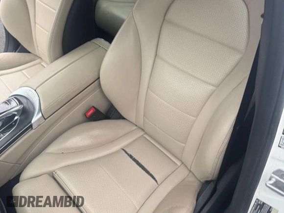 2015 Mercedes-Benz C 300 Luxury с VIN 55SWF4KB0FU063185, выставлен на аукционе Copart как лот 67022065 с пробегом Не указан миль и Чистый • Clean title. История ставок и продаж доступна на DreamBid. Изображение 5.