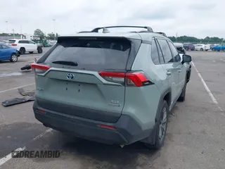 2023 Toyota RAV4 Hybrid XLE Premium z VIN 4T3B6RFV0PU132809, wystawiony jako IAAI lot #42646117 z przebiegiem 43 083 mil mil oraz . Historia ofert i sprzedaży dostępna na DreamBid. Obrazek 4.