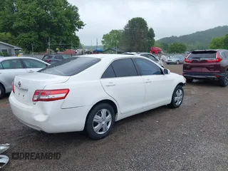 2011 Toyota Camry LE z VIN 4T4BF3EK4BR114261, wystawiony jako IAAI lot #42352191 z przebiegiem 193 198 mil mil oraz . Historia ofert i sprzedaży dostępna na DreamBid. Obrazek 4.