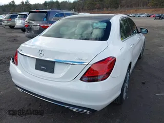 2021 Mercedes-Benz C 300 z VIN W1KWF8EB5MR605575, wystawiony jako IAAI lot #41042025 z przebiegiem 25 639 mil mil oraz . Historia ofert i sprzedaży dostępna na DreamBid. Obrazek 16.