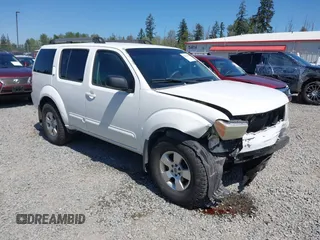 2006 Nissan Pathfinder SE z VIN 5N1AR18U26C676881, wystawiony jako IAAI lot #42143120 z przebiegiem 181 317 mil mil oraz . Historia ofert i sprzedaży dostępna na DreamBid. Obrazek 1.