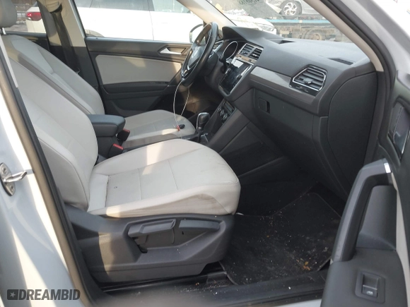 2018 Volkswagen Tiguan SEL with VIN 3VV3B7AX7JM195624, listed as a IAAI auction lot 41308188 with 96,698 mi miles. Bid and sale history available at carsss.com. Image 5.