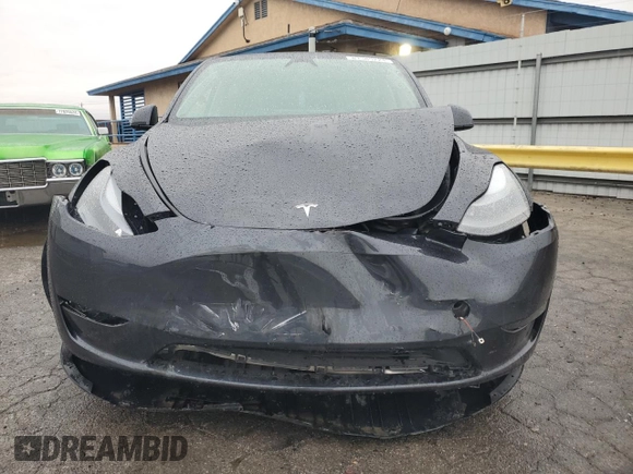 2024 Tesla Model Y z VIN 7SAYGDED4RF125330, wystawiony jako Copart lot #81385224 z przebiegiem 3 631 mil mil oraz Szkoda całkowita • Salvage title. Historia ofert i sprzedaży dostępna na DreamBid. Obrazek 5.