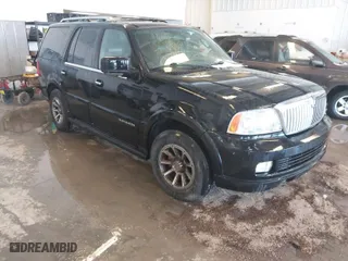 2006 Lincoln Navigator Luxury with VIN 5LMFU27556LJ14538, listed as a IAAI auction lot 41608330 with 265,838 mi miles. Bid and sale history available at carsss.com. Image 1.