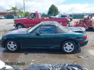 1999 Mazda MX-5 Miata z VIN JM1NB3537X0123440, wystawiony jako IAAI lot #42263294 z przebiegiem 107 356 mil mil oraz . Historia ofert i sprzedaży dostępna na DreamBid. Obrazek 14.