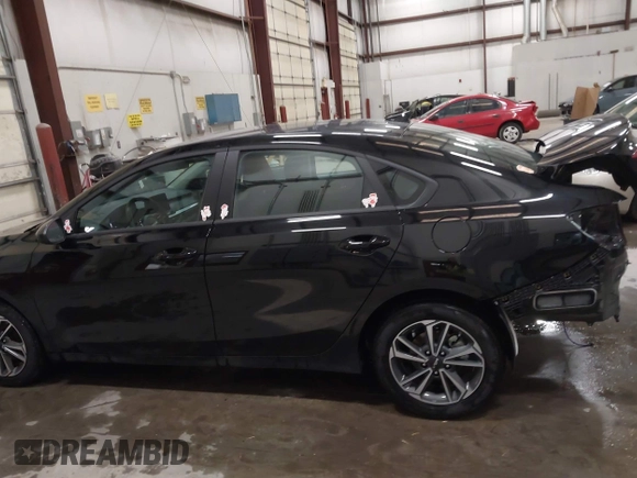 2024 Kia Forte LXS z VIN 3KPF24ADXRE831698, wystawiony jako IAAI lot #41337698 z przebiegiem 1 843 mil mil oraz . Historia ofert i sprzedaży dostępna na DreamBid. Obrazek 15.