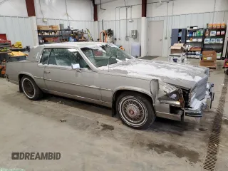1984 Cadillac Eldorado z VIN 1G6AL5785EE630873, wystawiony jako Copart lot #82896404 z przebiegiem 3 839 mil mil oraz Czysty tytuł • Clean title. Historia ofert i sprzedaży dostępna na DreamBid. Obrazek 4.