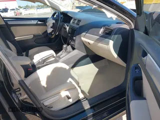 2014 Volkswagen Jetta SE z VIN 3VWD17AJ4EM419839, wystawiony jako IAAI lot #41994141 z przebiegiem 102 068 mil mil oraz . Historia ofert i sprzedaży dostępna na DreamBid. Obrazek 5.