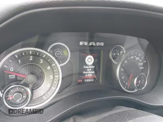 2022 Ram 1500 Big Horn z VIN 1C6SRFBT7NN180040, wystawiony jako IAAI lot #42017277 z przebiegiem 31 836 mil mil oraz . Historia ofert i sprzedaży dostępna na DreamBid. Obrazek 16.