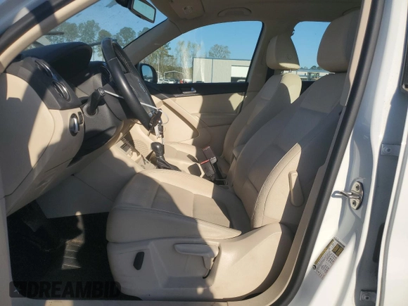 2016 Volkswagen Tiguan SE with VIN WVGBV7AX8GW029781, listed as a Copart auction lot 50786455 with 156,097 mi miles and Clean Title. Bid and sale history available at DreamBid. Image 7.