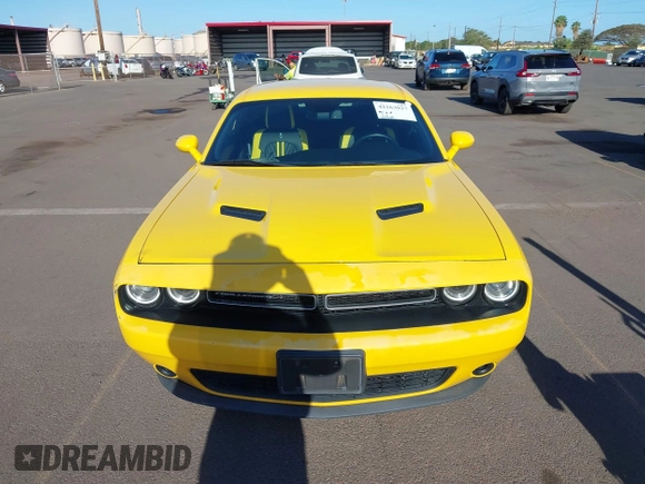 2017 Dodge Challenger SXT z VIN 2C3CDZAG3HH501610, wystawiony jako IAAI lot #42163027 z przebiegiem 66 464 mil mil oraz . Historia ofert i sprzedaży dostępna na DreamBid. Obrazek 12.