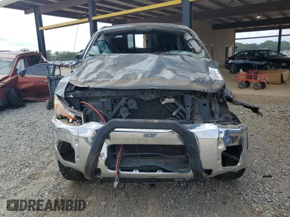 2012 Nissan Titan S z VIN 1N6AA0CJ9CN325160, wystawiony jako Copart lot #70004034 z przebiegiem 167 159 mil mil oraz Szkoda całkowita • Salvage title. Historia ofert i sprzedaży dostępna na DreamBid. Obrazek 5.