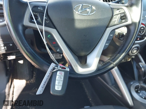 2016 Hyundai Veloster z VIN KMHTC6AD3GU267365, wystawiony jako IAAI lot #41469796 z przebiegiem 111 791 mil mil oraz . Historia ofert i sprzedaży dostępna na DreamBid. Obrazek 11.