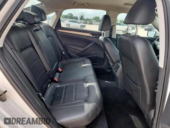 2014 Volkswagen Passat SE z VIN 1VWBN7A38EC076113, wystawiony jako Copart lot #64878365 z przebiegiem 162 833 mil mil oraz Czysty tytuł • Clean title. Historia ofert i sprzedaży dostępna na DreamBid. Obrazek 10.