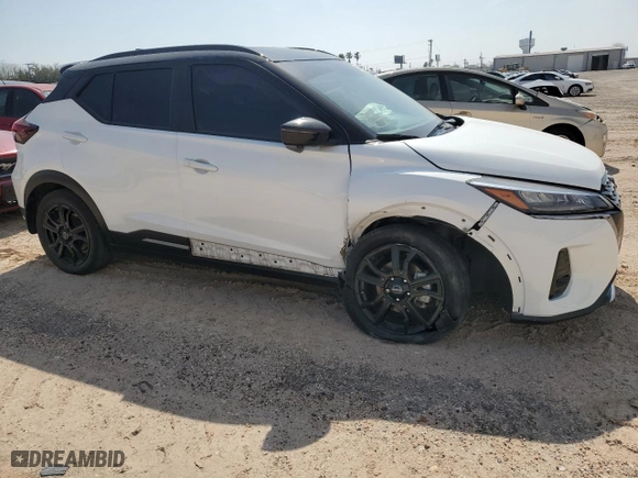 2022 Nissan Kicks SR with VIN 3N1CP5DVXNL499513, listed as a Copart auction lot 42601555 with 52,186 mi miles and Salvage Title. Bid and sale history available at carsss.com. Image 4.