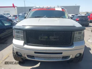 2008 GMC Sierra Denali z VIN 2GTEK638481176683, wystawiony jako IAAI lot #42003540 z przebiegiem 168 367 mil mil oraz . Historia ofert i sprzedaży dostępna na DreamBid. Obrazek 12.