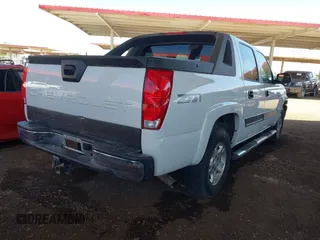 2006 Chevrolet Avalanche Z71 z VIN 3GNEK12Z36G125295, wystawiony jako IAAI lot #42242865 z przebiegiem 149 735 mil mil oraz . Historia ofert i sprzedaży dostępna na DreamBid. Obrazek 4.