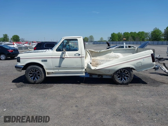 1987 Ford F-250 with VIN 1FTHF2518HKA08300, listed as a IAAI auction lot 41984273 with 37,267 mi miles and . Bid and sale history available at DreamBid. Image 13.