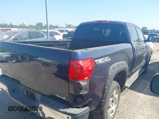 2008 Toyota Tundra z VIN 5TBBV54108S491746, wystawiony jako IAAI lot #42225719 z przebiegiem 142 589 mil mil oraz . Historia ofert i sprzedaży dostępna na DreamBid. Obrazek 4.