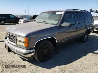 1999 GMC Yukon with VIN 1GKEC13R5XJ761595, listed as a Copart auction lot 69677904 with 174,735 mi miles and Clean Title. Bid and sale history available at carsss.com. Image 1.