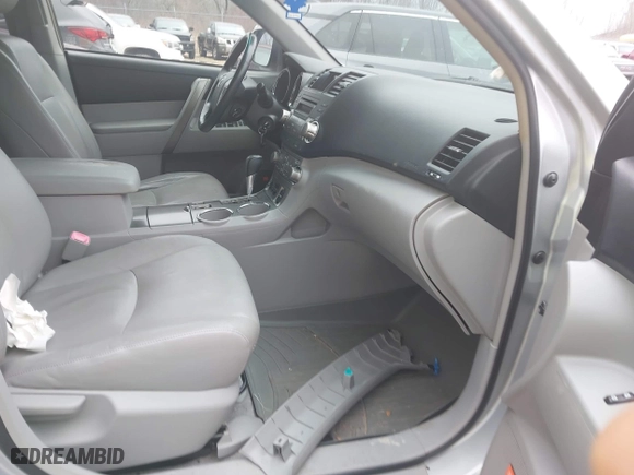 2009 Toyota Highlander Sport with VIN JTEES43A892149040, listed as a IAAI auction lot 42051030 with 175,983 mi miles. Bid and sale history available at carsss.com. Image 5.