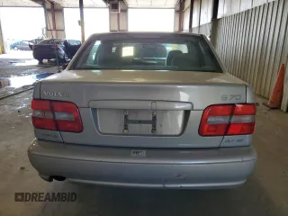 2000 Volvo S70 z VIN YV1LS56D5Y2653853, wystawiony jako Copart lot #75945864 z przebiegiem 226 988 mil mil oraz Szkody całkowita. Historia ofert i sprzedaży dostępna na DreamBid. Obrazek 6.
