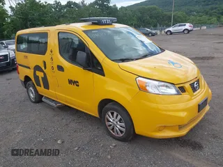 2014 Nissan NV200 z VIN 3N8CM0JTXEK702664, wystawiony jako IAAI lot #39503323 z przebiegiem 218 360 mil mil oraz . Historia ofert i sprzedaży dostępna na DreamBid. Obrazek 1.