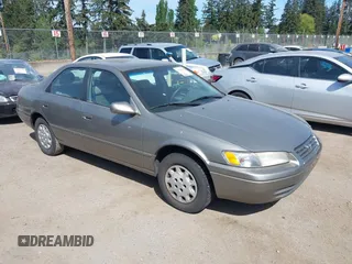1997 Toyota Camry LE z VIN JT2BG22K8V0056251, wystawiony jako IAAI lot #42195188 z przebiegiem 200 154 mil mil oraz . Historia ofert i sprzedaży dostępna na DreamBid. Obrazek 1.