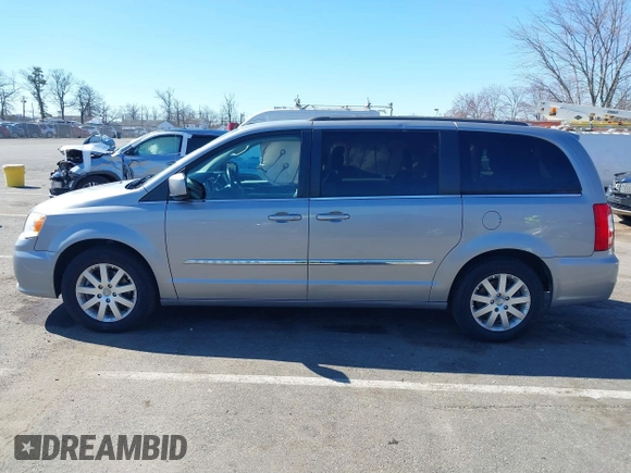 2013 Chrysler Town & Country Touring with VIN 2C4RC1BG9DR777819, listed as a IAAI auction lot 41824692 with 138,702 mi miles. Bid and sale history available at carsss.com. Image 14.