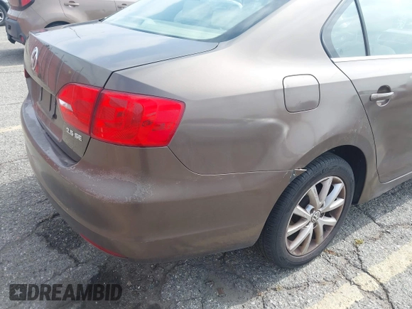 2013 Volkswagen Jetta SE с VIN 3VWDP7AJ1DM372752, выставлен на аукционе IAAI как лот 42380204 с пробегом 186 737 миль миль и . История ставок и продаж доступна на DreamBid. Изображение 13.