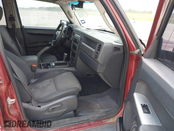 2008 Jeep Commander Sport z VIN 1J8HG48K48C175446, wystawiony jako IAAI lot #42206365 z przebiegiem 199 996 mil mil oraz . Historia ofert i sprzedaży dostępna na DreamBid. Obrazek 5.