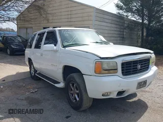 1999 Cadillac Escalade z VIN 1GYEK13R9XR400123, wystawiony jako IAAI lot #41837946 z przebiegiem 207 213 mil mil oraz . Historia ofert i sprzedaży dostępna na DreamBid. Obrazek 1.