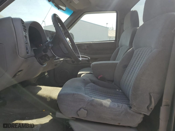 2000 Chevrolet S-10 LS with VIN 1GCCS14W0Y8247284, listed as a Copart auction lot 48760505 with 147,199 mi miles and Salvage Title. Bid and sale history available at carsss.com. Image 10.