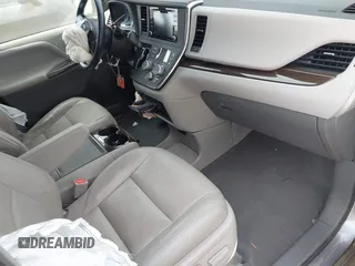 2019 Toyota Sienna XLE Auto Access Seat with VIN 5TDYZ3DC4KS015406, listed as a IAAI auction lot 42067648 with 81,070 mi miles. Bid and sale history available at carsss.com. Image 5.