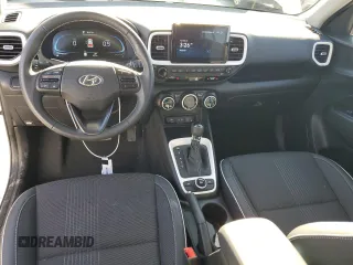 2024 Hyundai Venue Limited z VIN KMHRC8A3XRU328436, wystawiony jako Copart lot #48491345 z przebiegiem 4271 mil mil oraz Szkody całkowita. Historia ofert i sprzedaży dostępna na DreamBid. Obrazek 8.