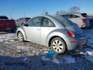 2009 Volkswagen New Beetle Coupe S with VIN 3VWPW31C99M509969, listed as a IAAI auction lot 41410110 with 190,473 mi miles. Bid and sale history available at carsss.com. Image 3.