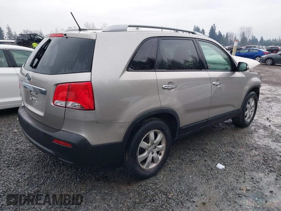 2013 Kia Sorento LX with VIN 5XYKT4A25DG379178, listed as a IAAI auction lot 41080352 with 112,927 mi miles. Bid and sale history available at carsss.com. Image 4.