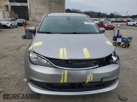 2020 Chrysler Voyager LXi z VIN 2C4RC1DG8LR262662, wystawiony jako Copart lot #47642805 z przebiegiem 111 850 mil mil oraz Szkoda całkowita • Salvage title. Historia ofert i sprzedaży dostępna na DreamBid. Obrazek 5.