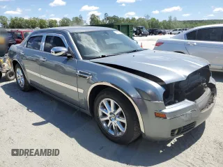 2007 Chrysler 300 Touring z VIN 2C3KA53G07H833643, wystawiony jako Copart lot #56048745 z przebiegiem 191 871 mil mil oraz Szkoda całkowita • Salvage title. Historia ofert i sprzedaży dostępna na DreamBid. Obrazek 4.