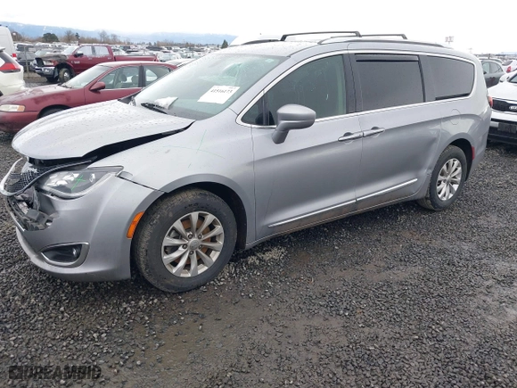 2019 Chrysler Pacifica Touring L with VIN 2C4RC1BGXKR561510, listed as a IAAI auction lot 41516173 with 135,115 mi miles. Bid and sale history available at carsss.com. Image 17.